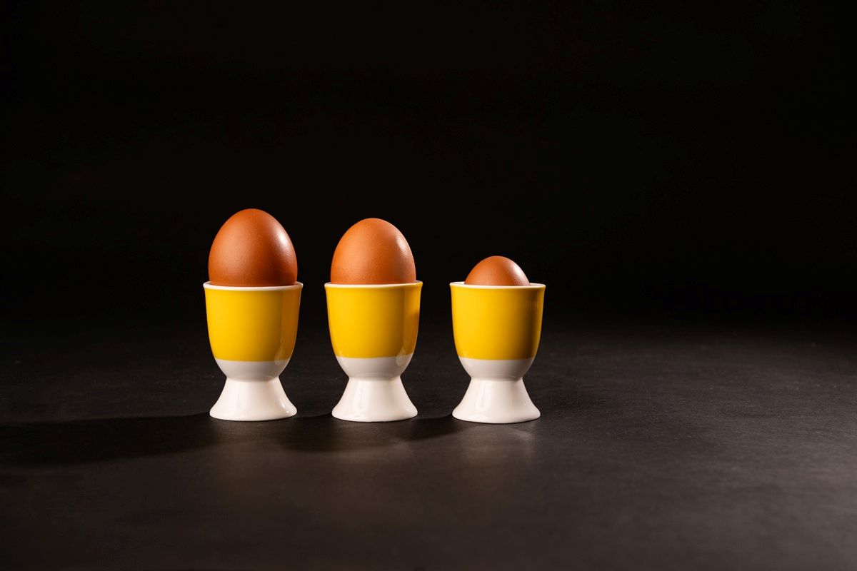 Different sizes of eggs